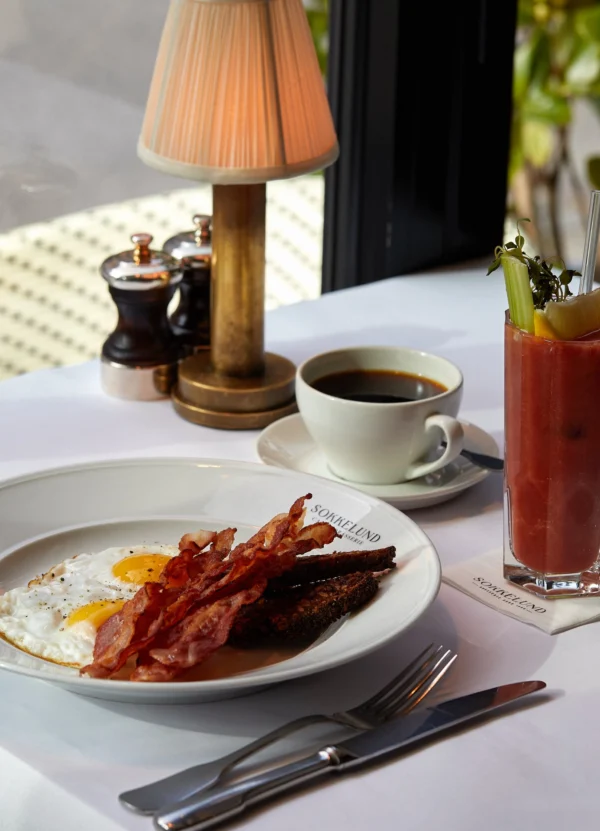 En blød start på dagen. Æg fra hegnsholt i Lejre – enkelt, ærligt og fuld af smag. #sokkelund #frederiksberg #hegnsholthønseri #brunch 📸 @j.hedemann